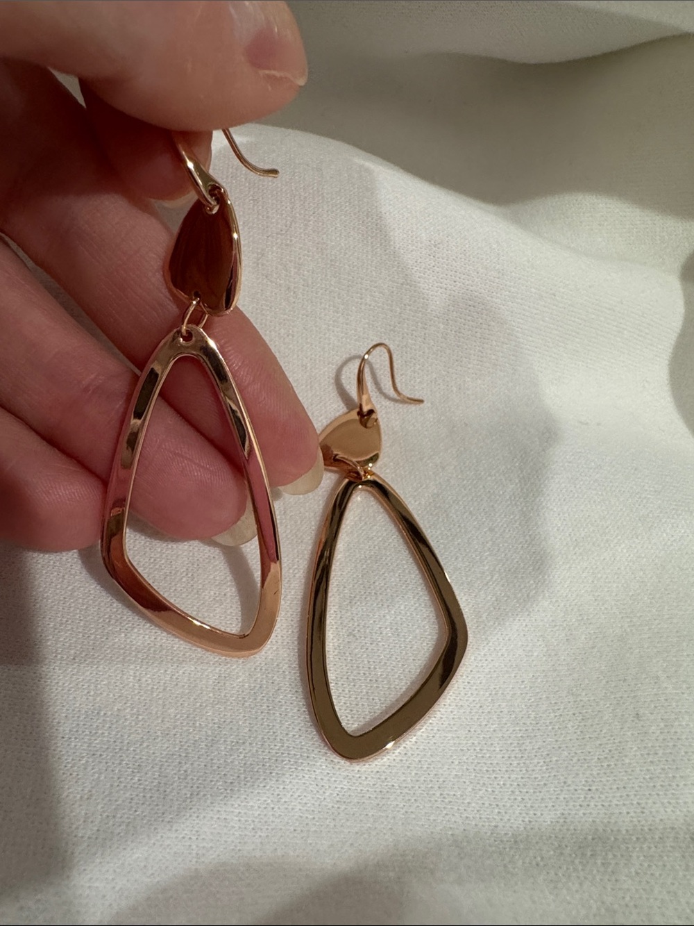 Kendra Scott-Kira- Rose Gold Dangle Earrings - Picture 4 of 4